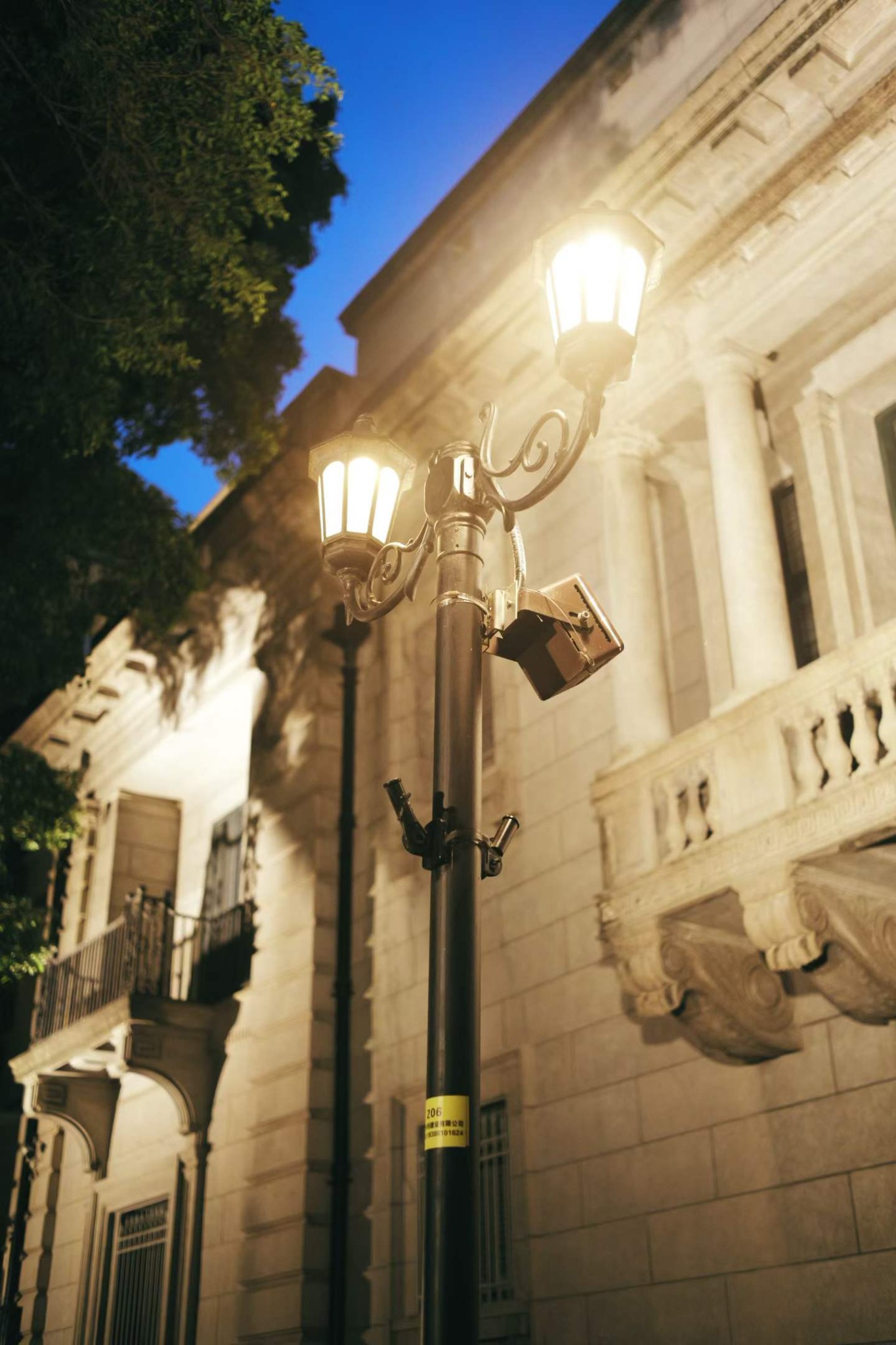 建筑与路灯
